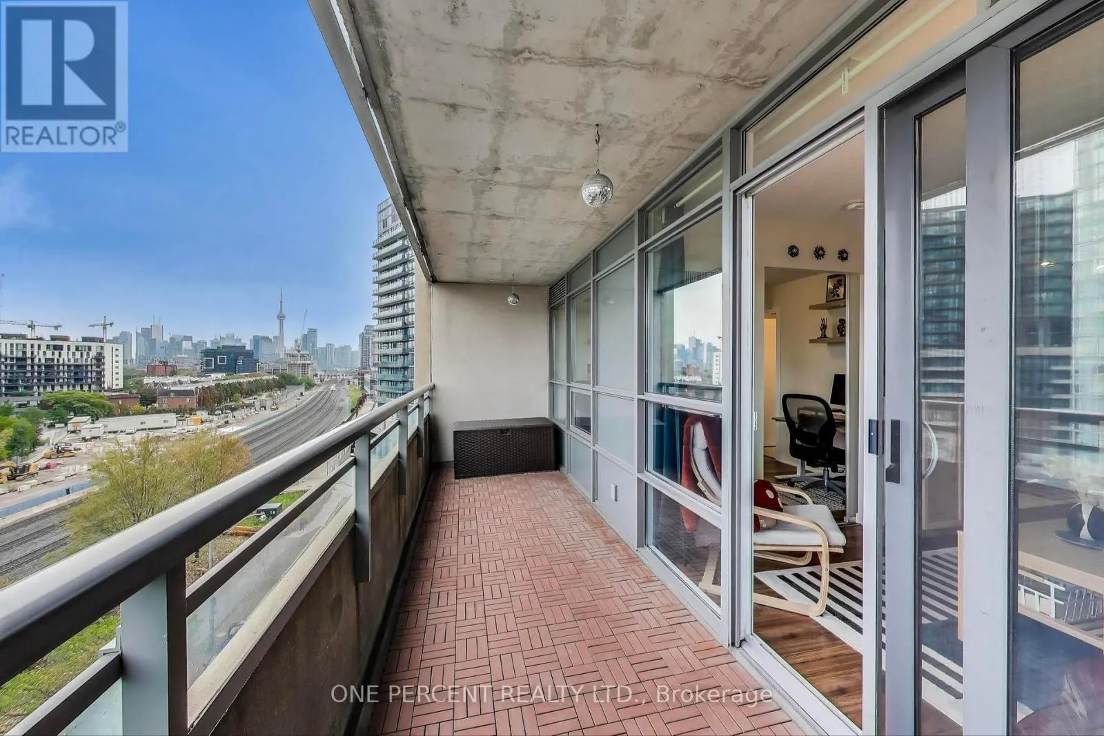 723 - 38 JOE SHUSTER WAY