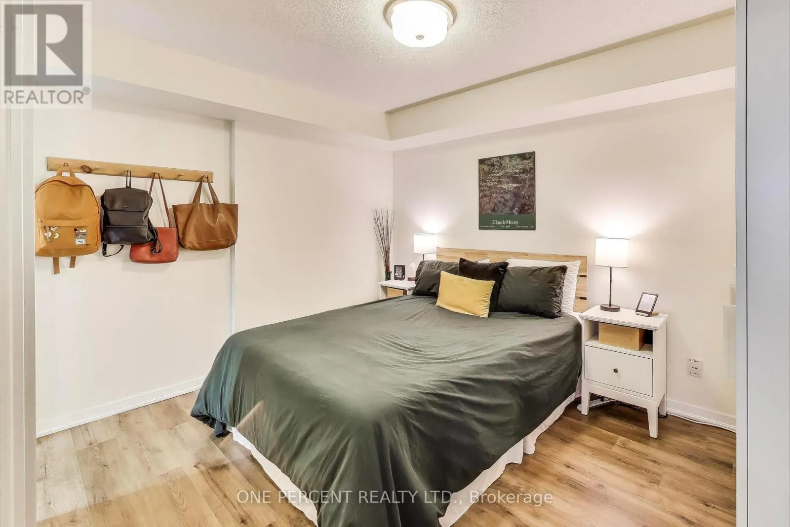 723 - 38 JOE SHUSTER WAY