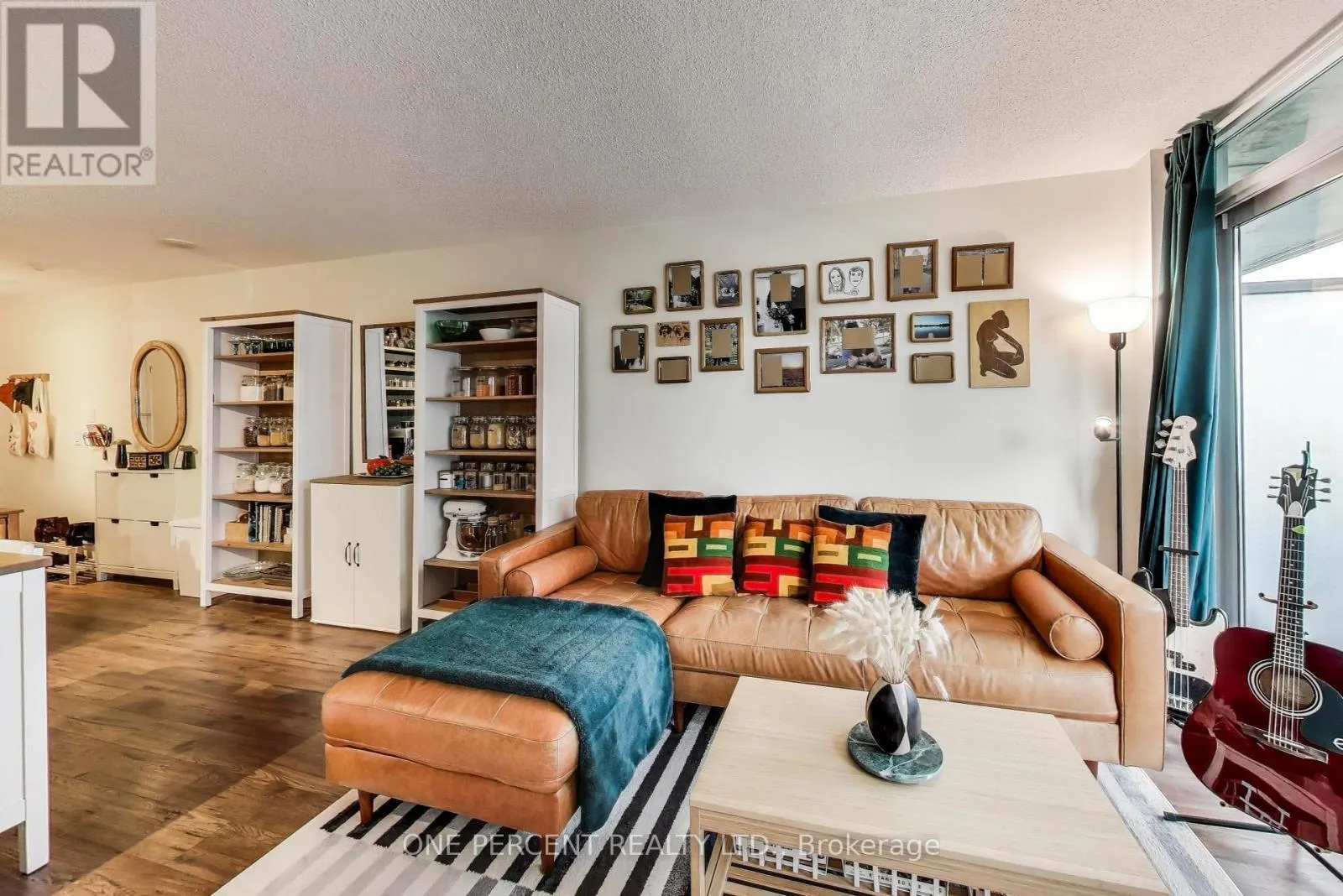 723 - 38 JOE SHUSTER WAY