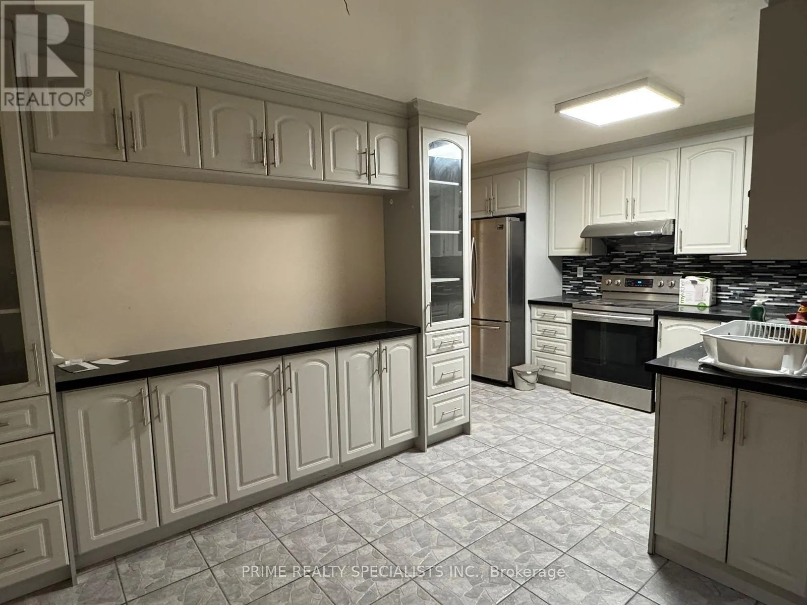122 OLYMPIA CRESCENT