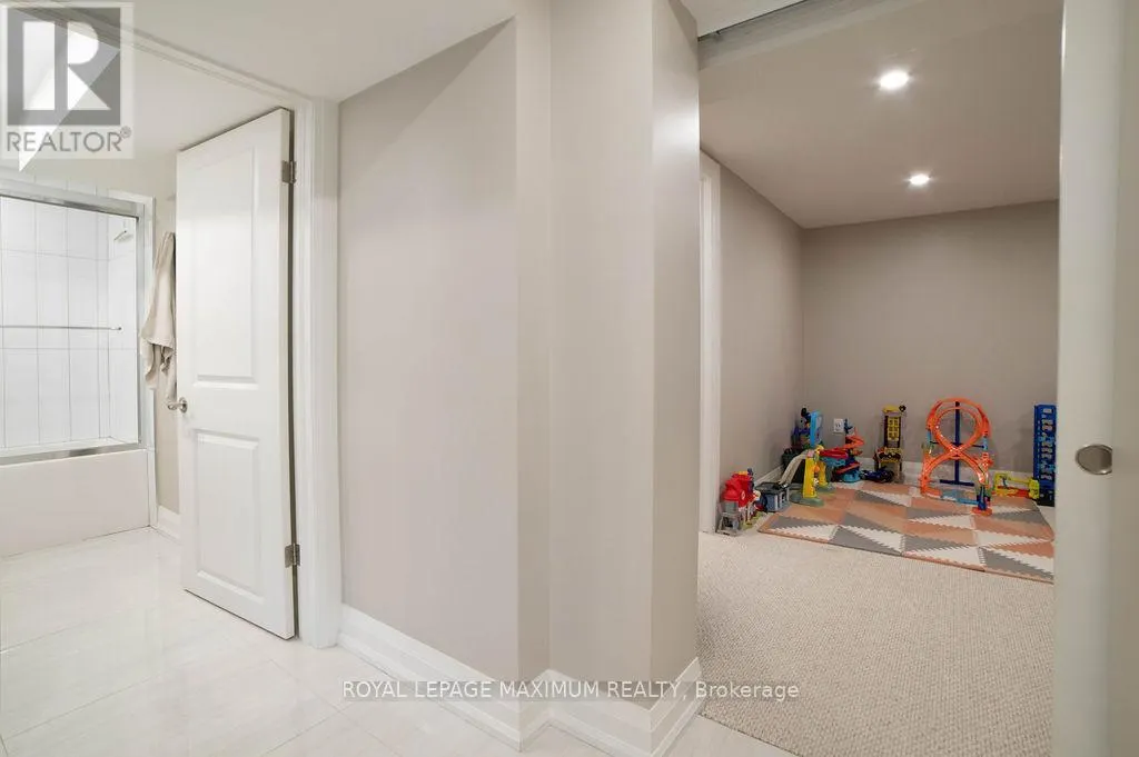 76 LANGHOLM DRIVE