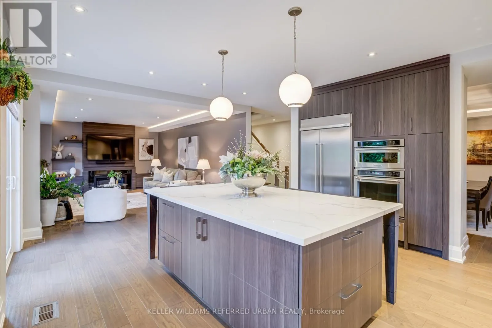 1376 APPLEWOOD ROAD
