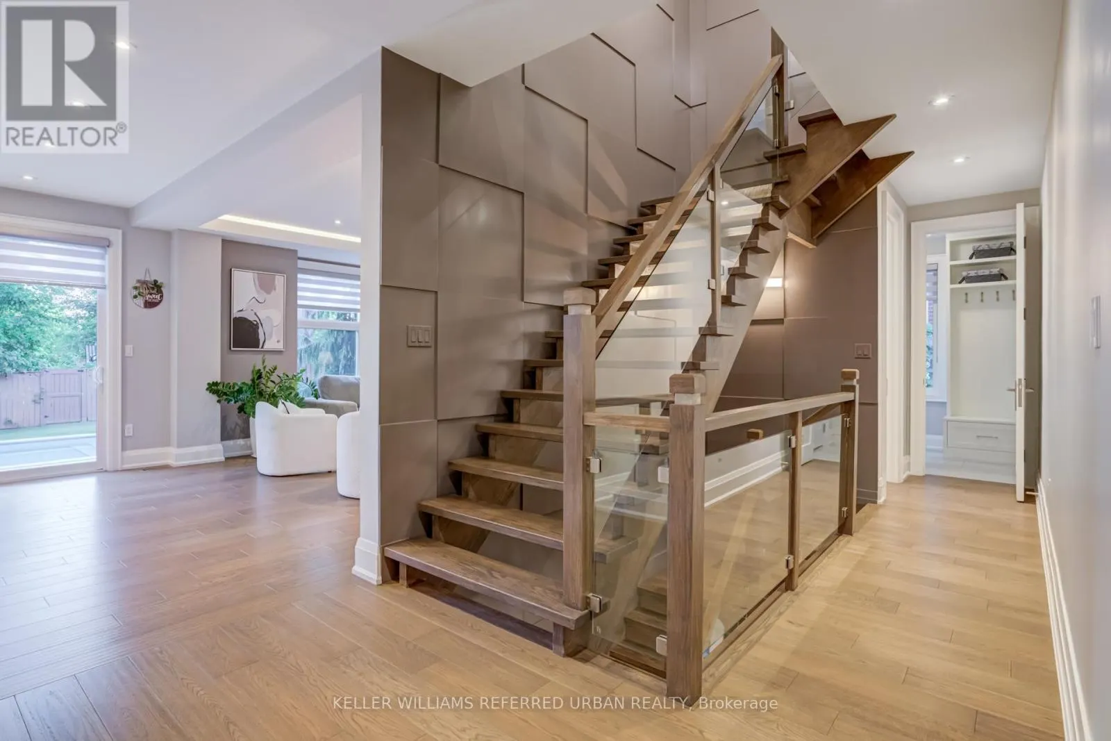1376 APPLEWOOD ROAD