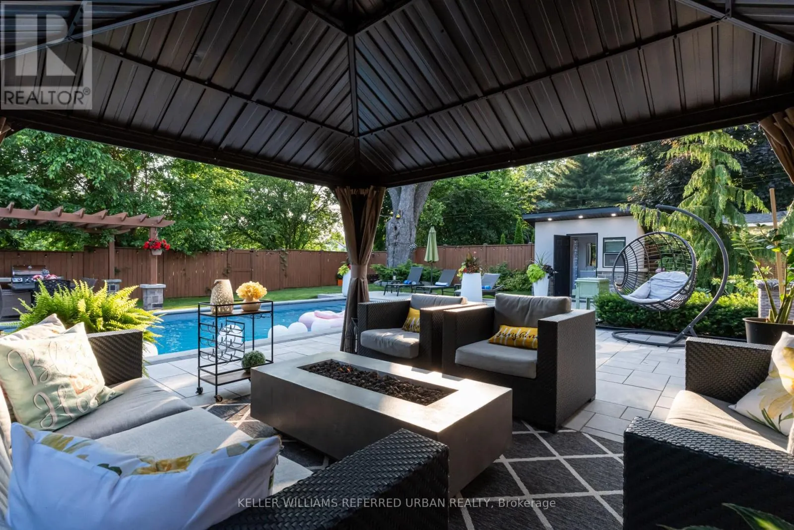 1376 APPLEWOOD ROAD
