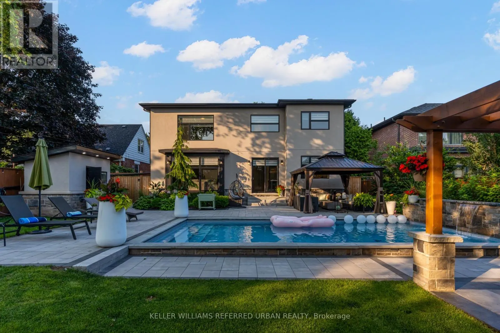 1376 APPLEWOOD ROAD