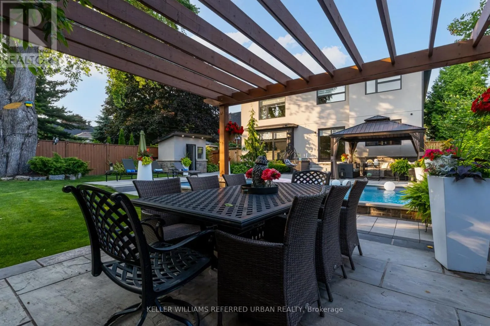 1376 APPLEWOOD ROAD