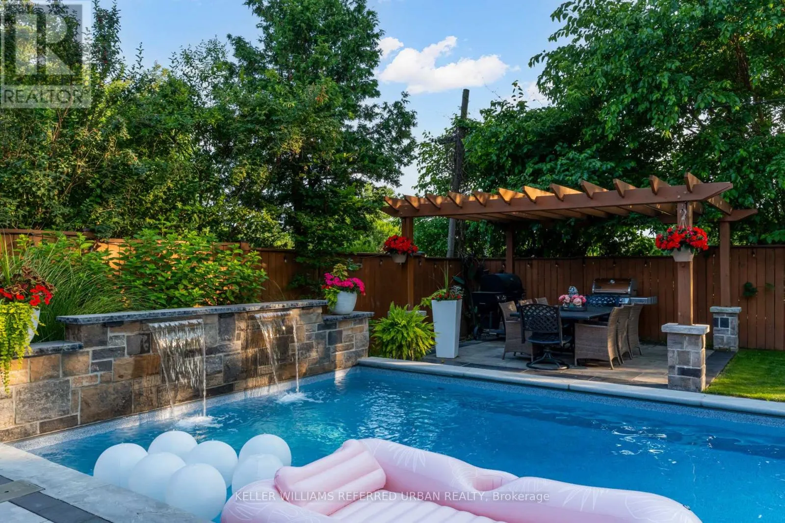 1376 APPLEWOOD ROAD