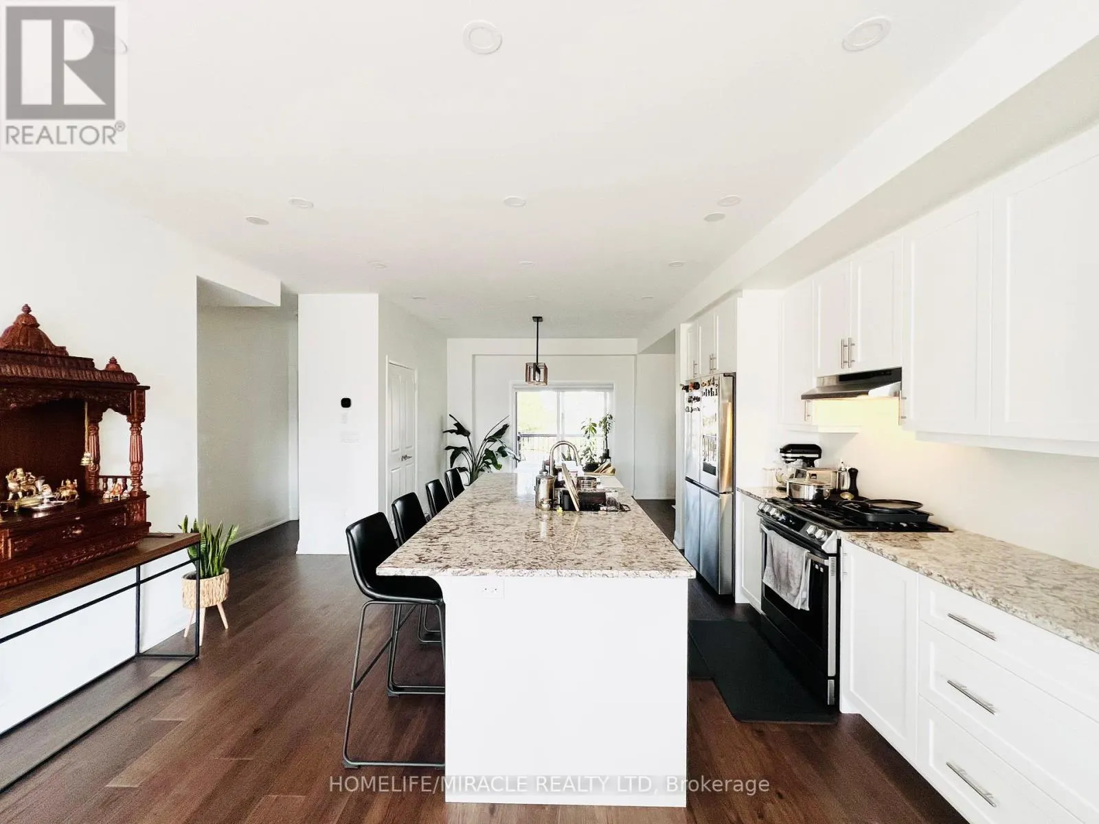 9 BRIAR COURT