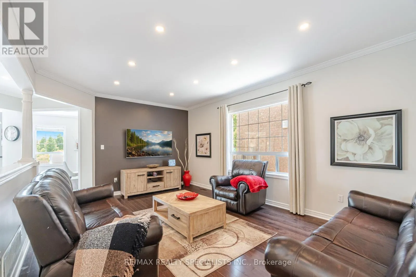 74 ROBARTS DRIVE