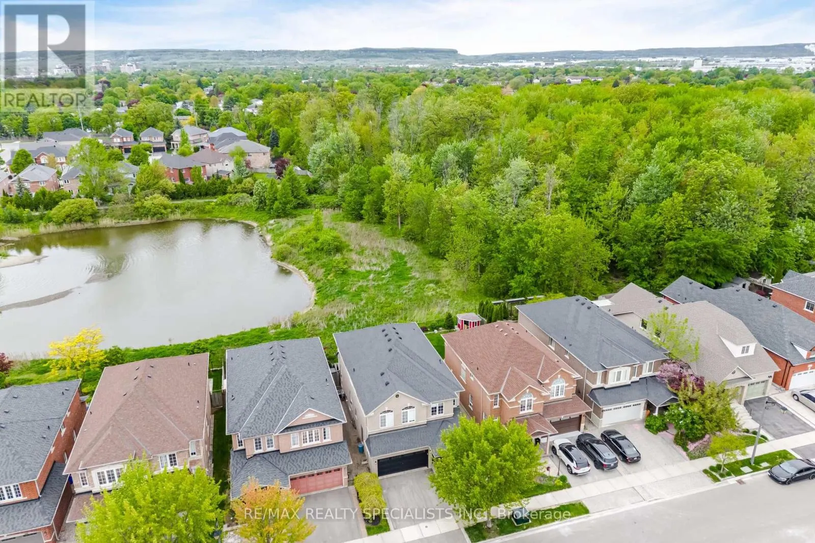 74 ROBARTS DRIVE