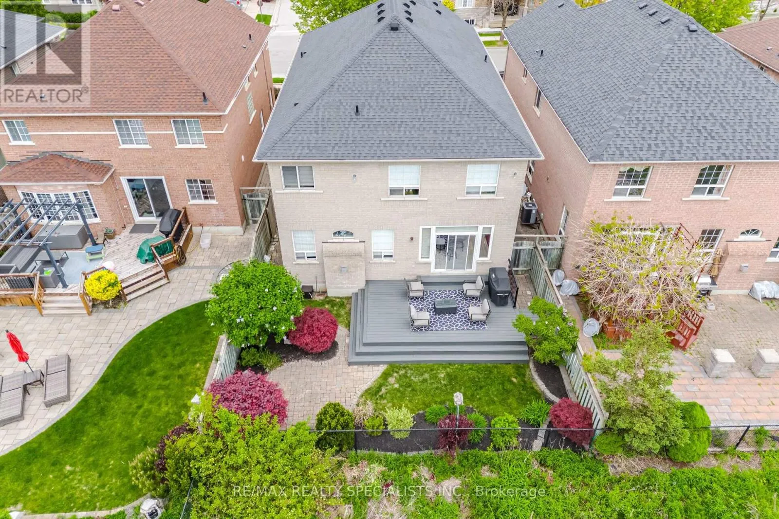 74 ROBARTS DRIVE
