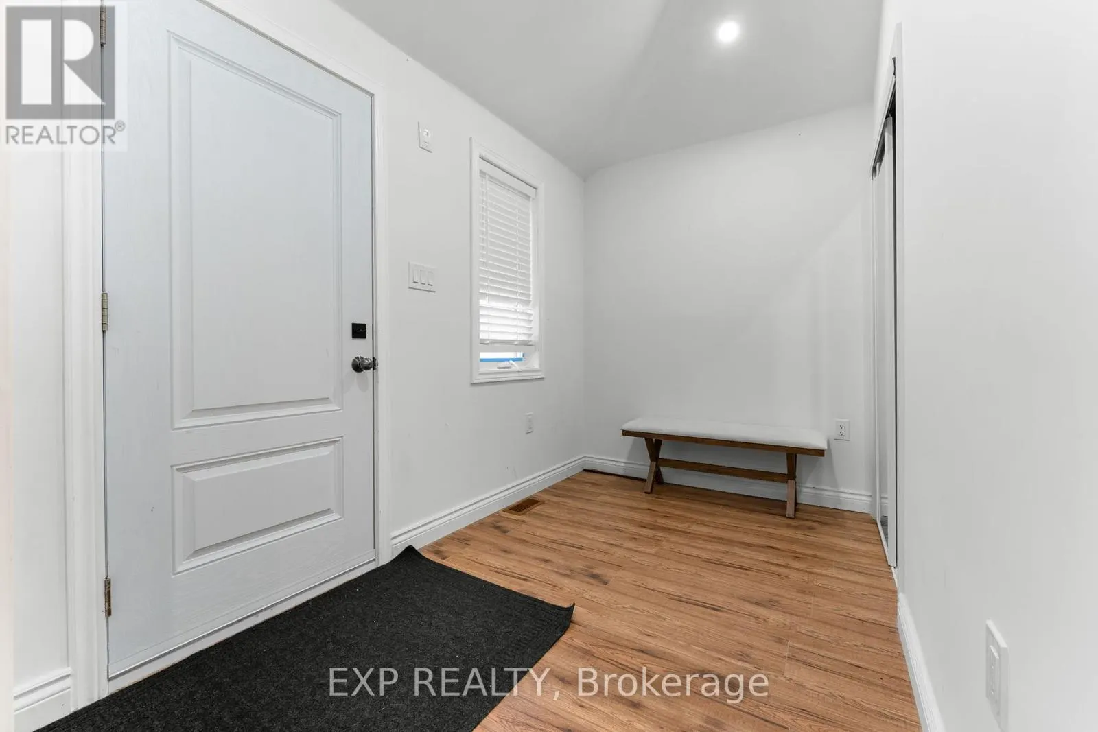 208 GLEN OAK DRIVE