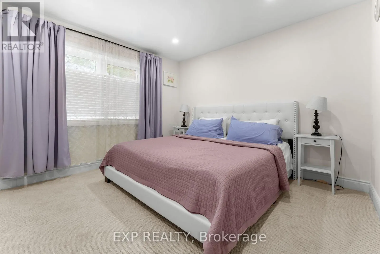 208 GLEN OAK DRIVE