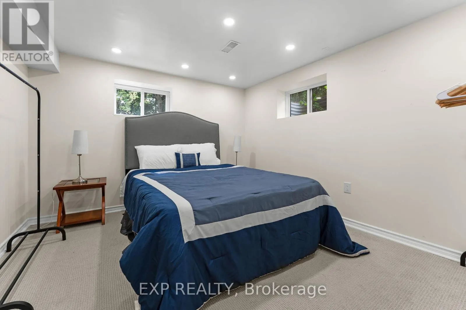 208 GLEN OAK DRIVE