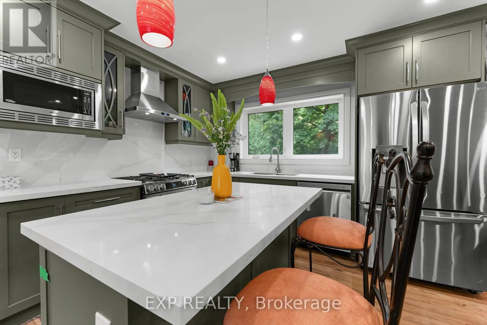 208 GLEN OAK DRIVE