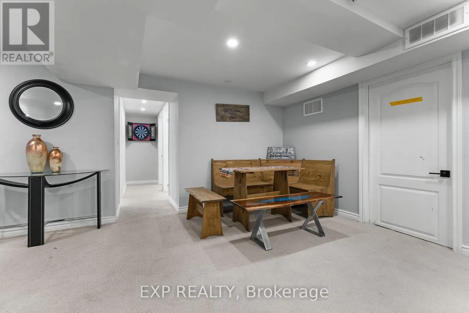 208 GLEN OAK DRIVE
