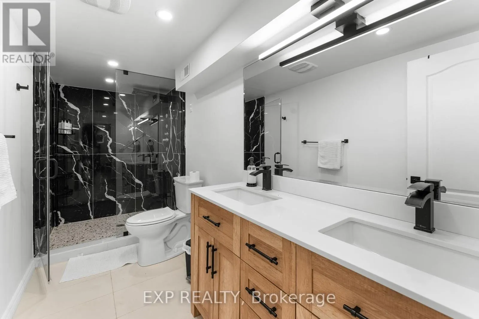 208 GLEN OAK DRIVE