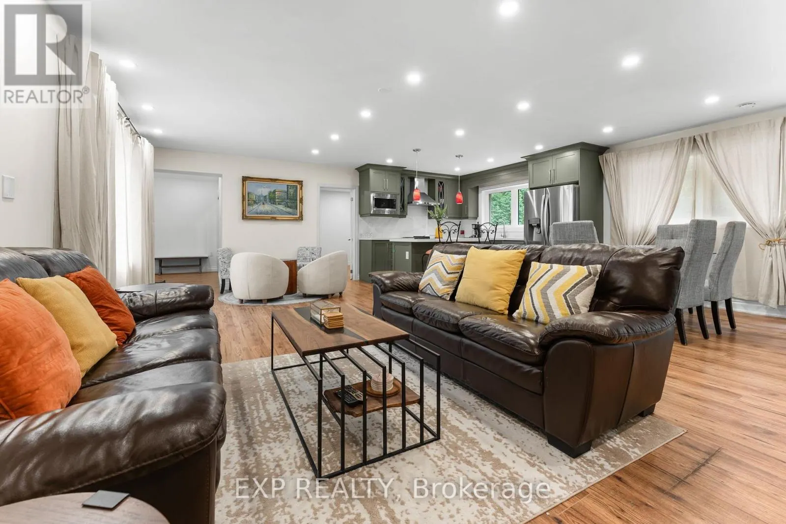 208 GLEN OAK DRIVE