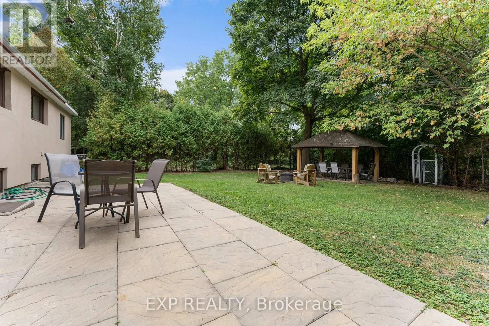 208 GLEN OAK DRIVE