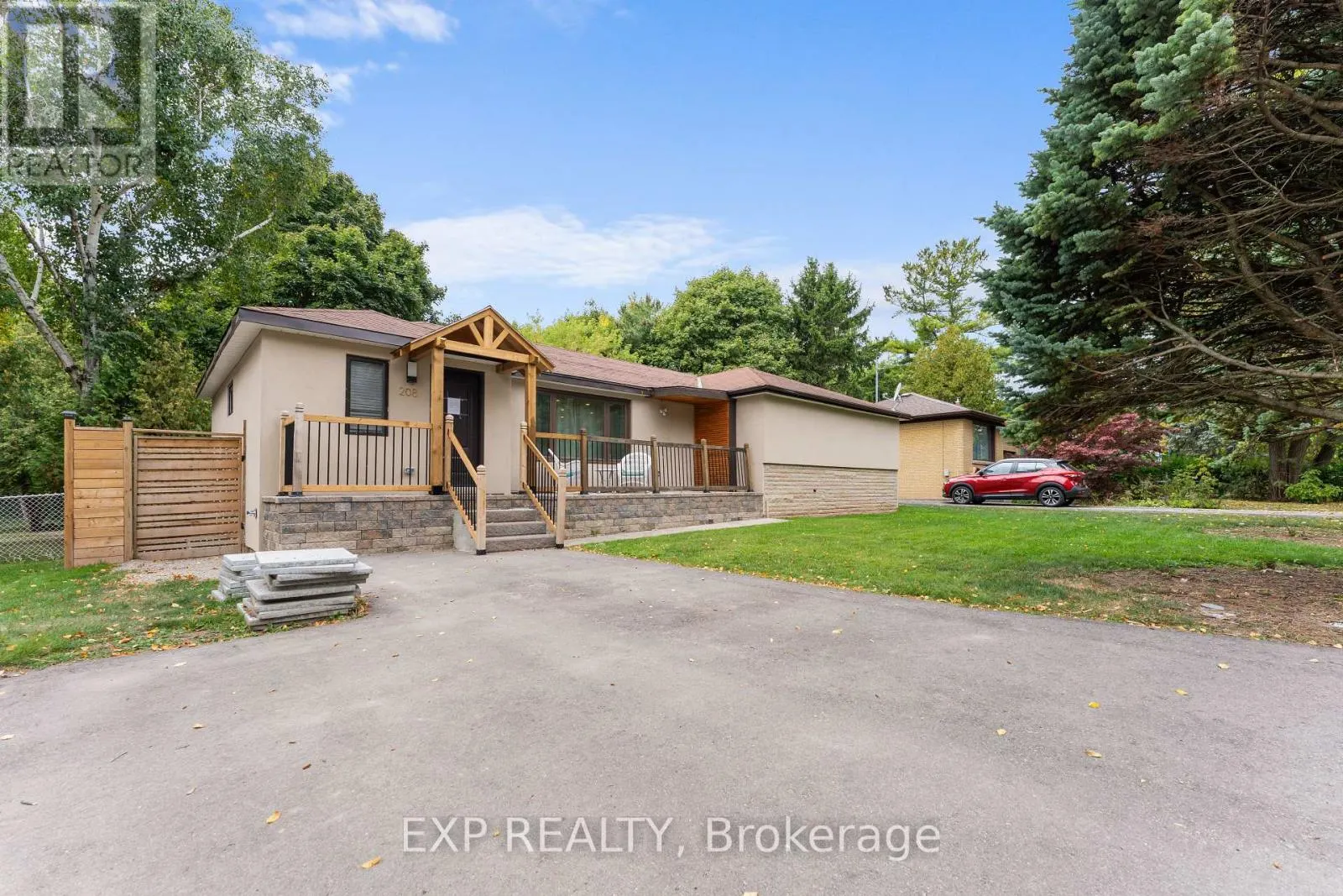 208 GLEN OAK DRIVE