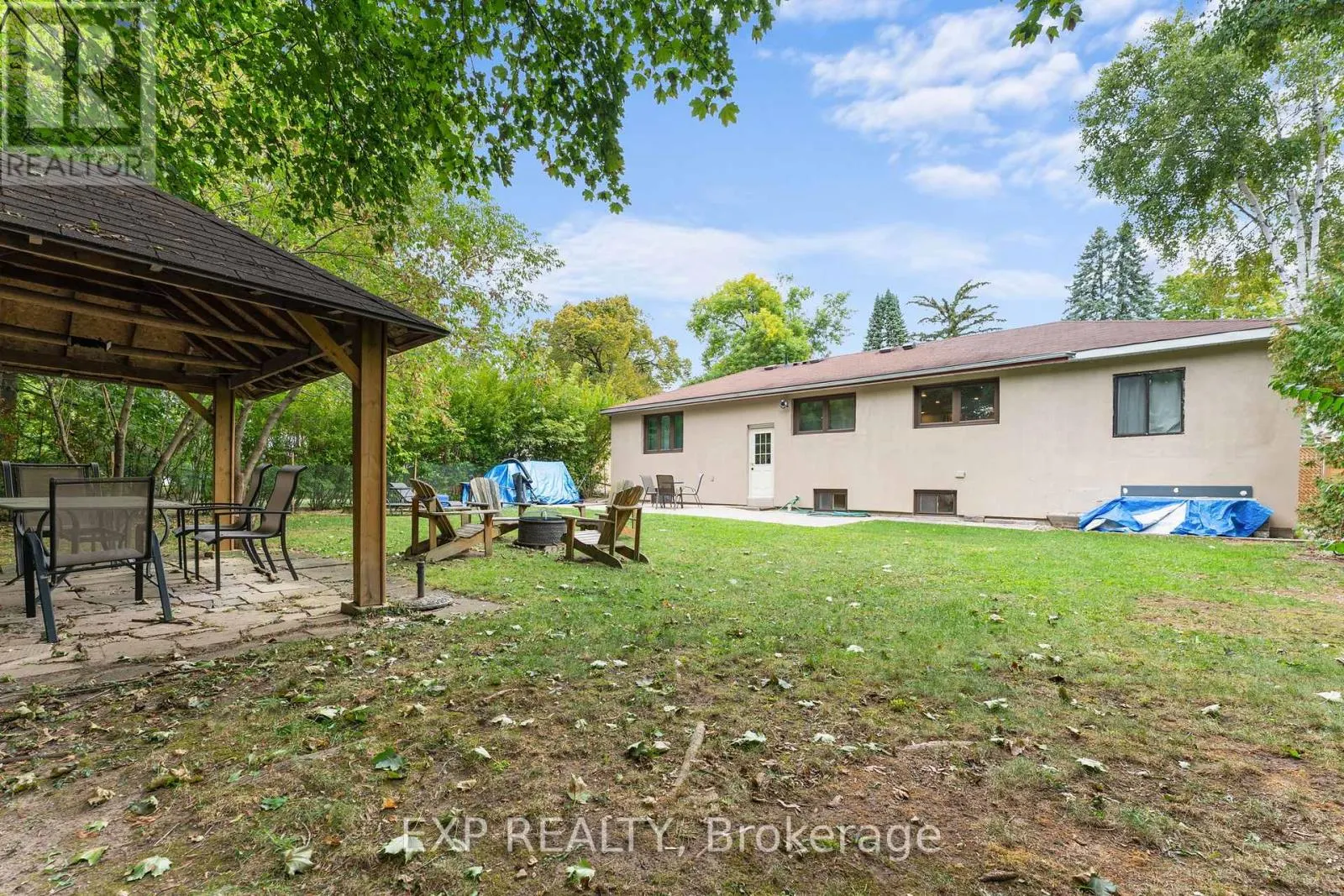 208 GLEN OAK DRIVE