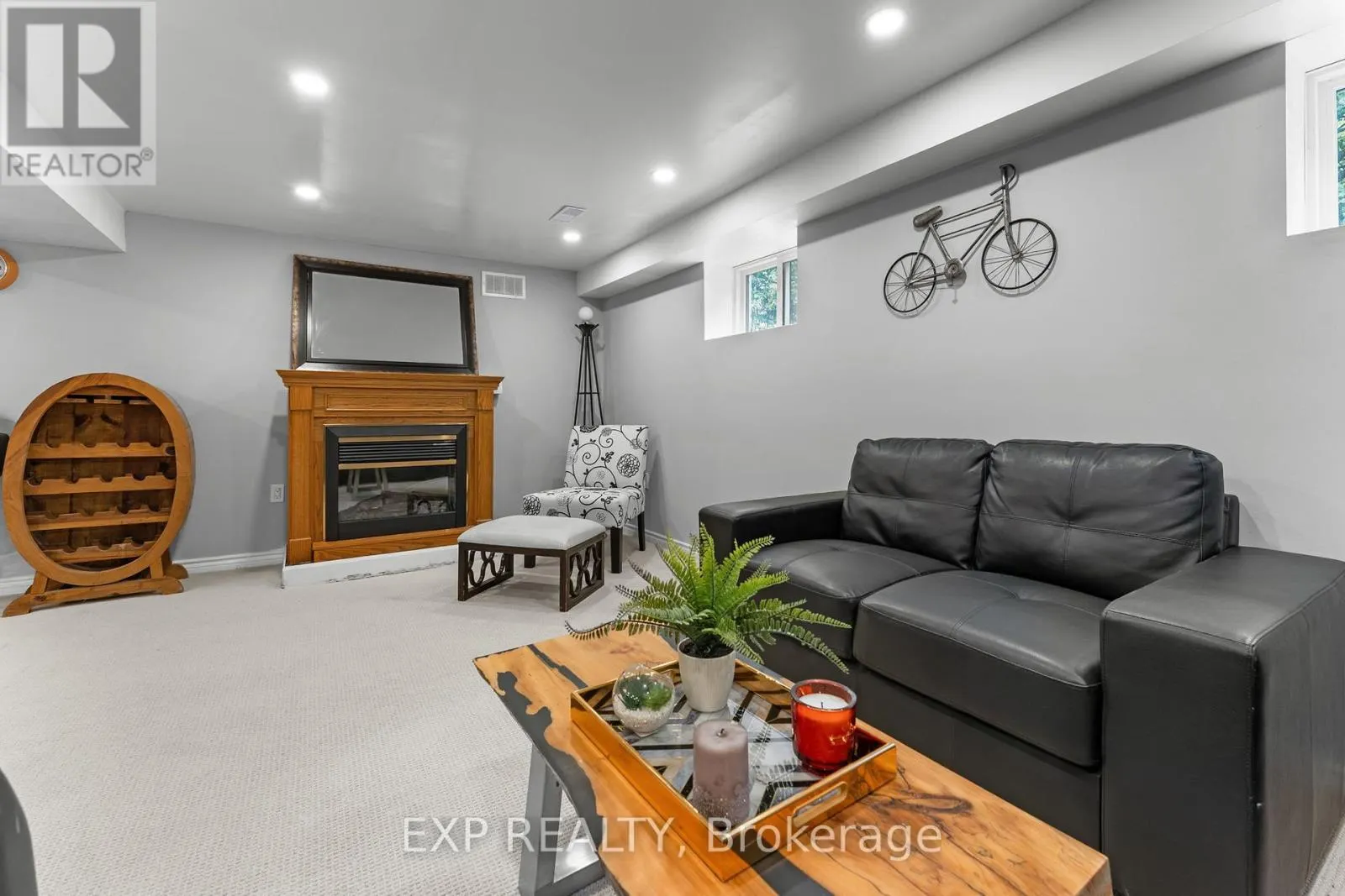 208 GLEN OAK DRIVE