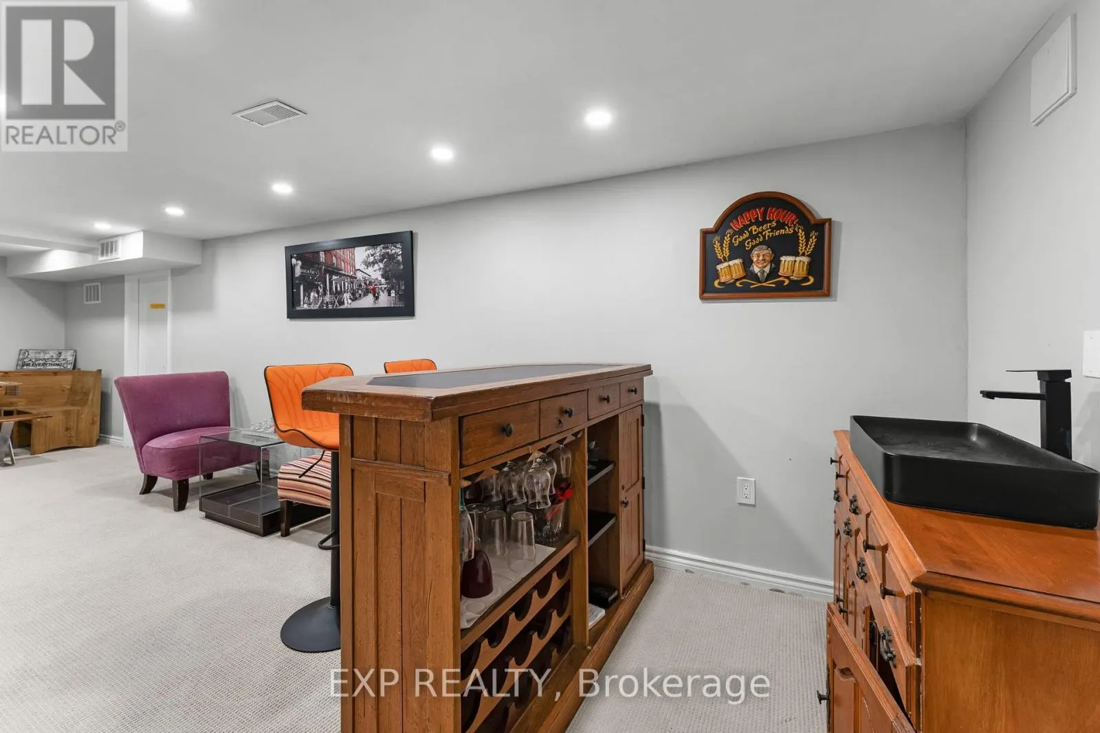 208 GLEN OAK DRIVE