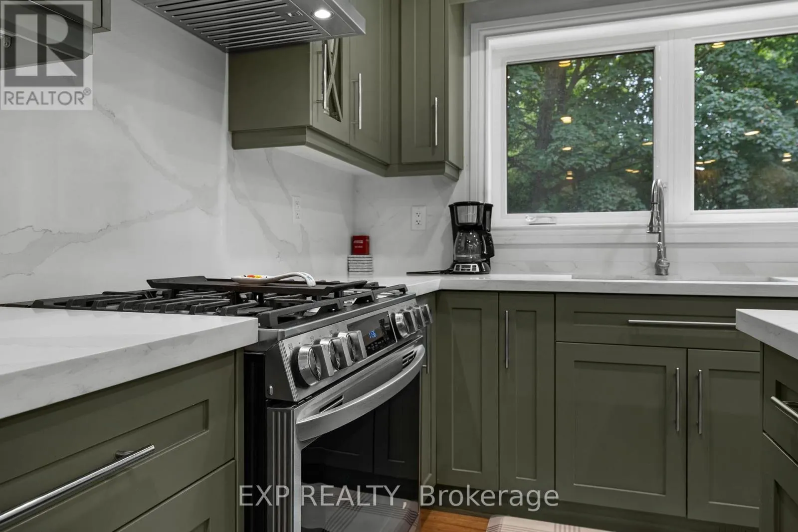 208 GLEN OAK DRIVE