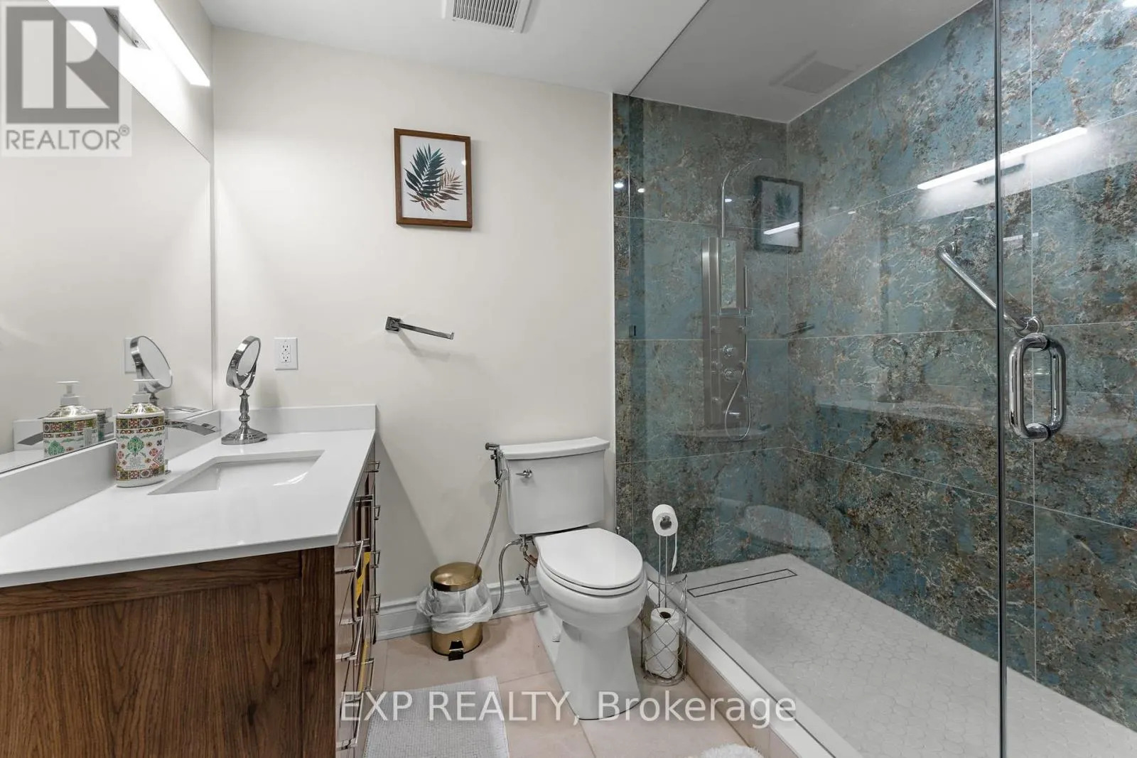 208 GLEN OAK DRIVE