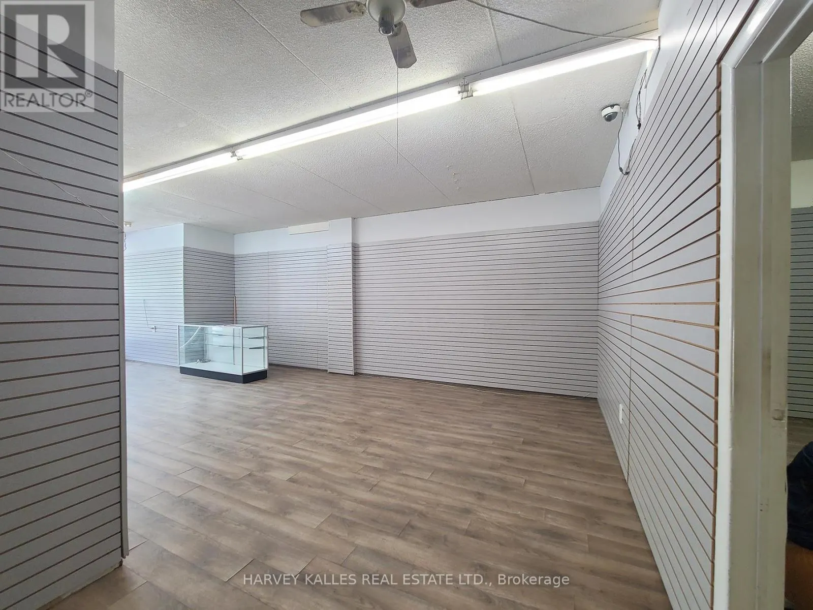 RETAIL - 3819 LAKE SHORE BOULEVARD W