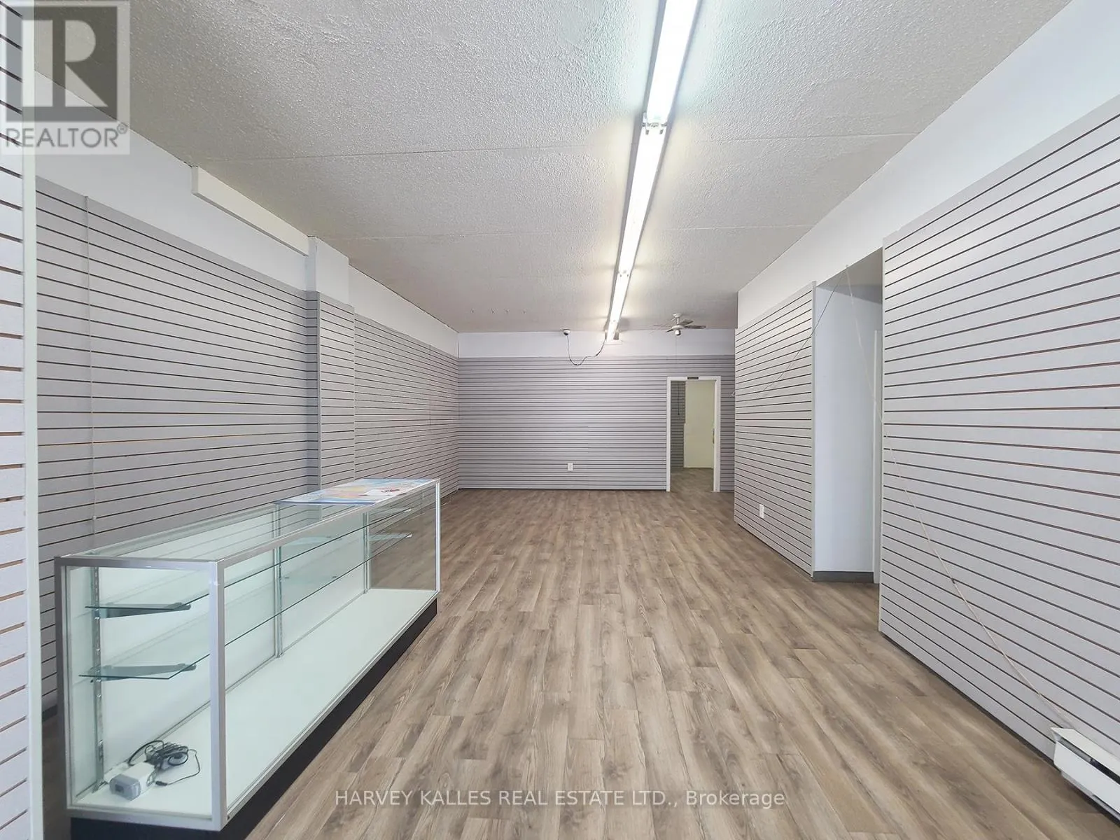 RETAIL - 3819 LAKE SHORE BOULEVARD W