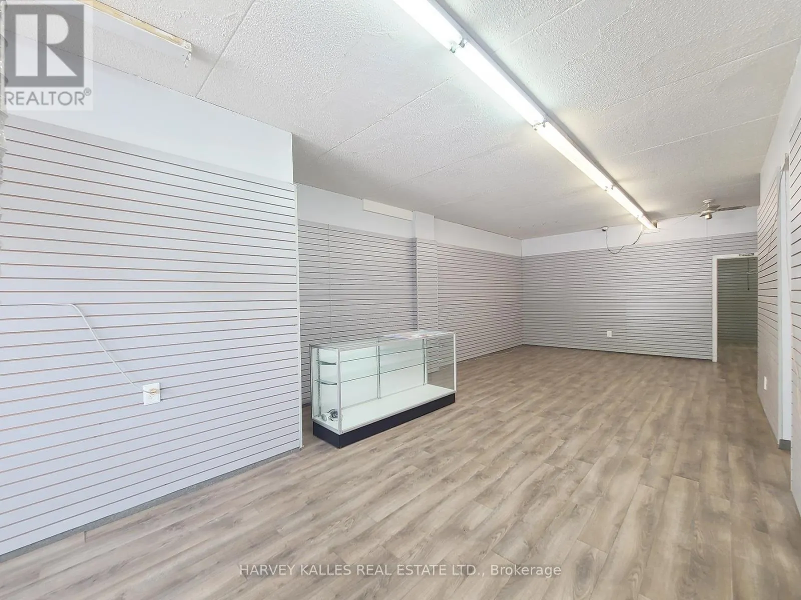 RETAIL - 3819 LAKE SHORE BOULEVARD W