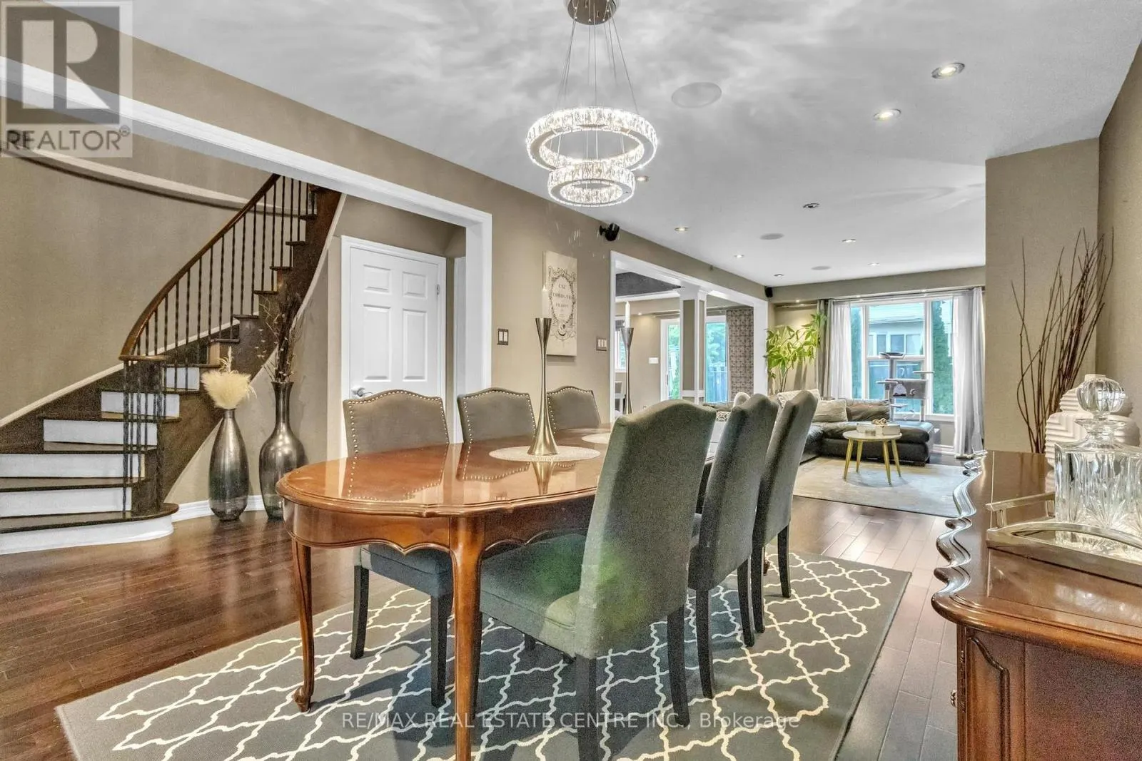 23 OLEANDER CRESCENT N