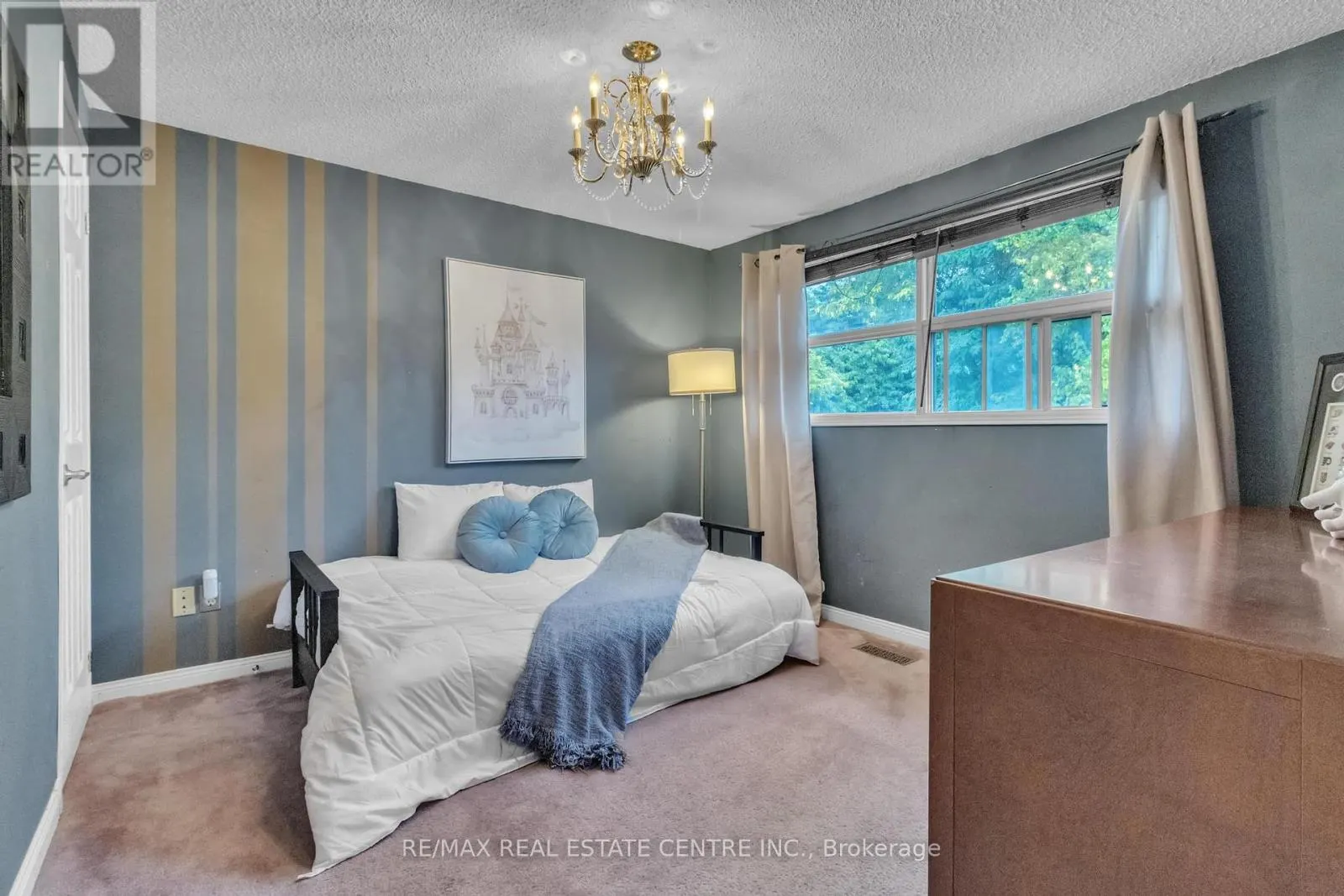 23 OLEANDER CRESCENT N