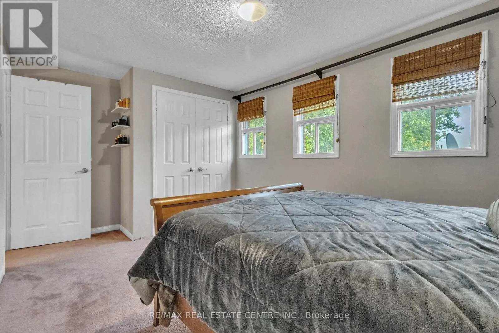 23 OLEANDER CRESCENT N