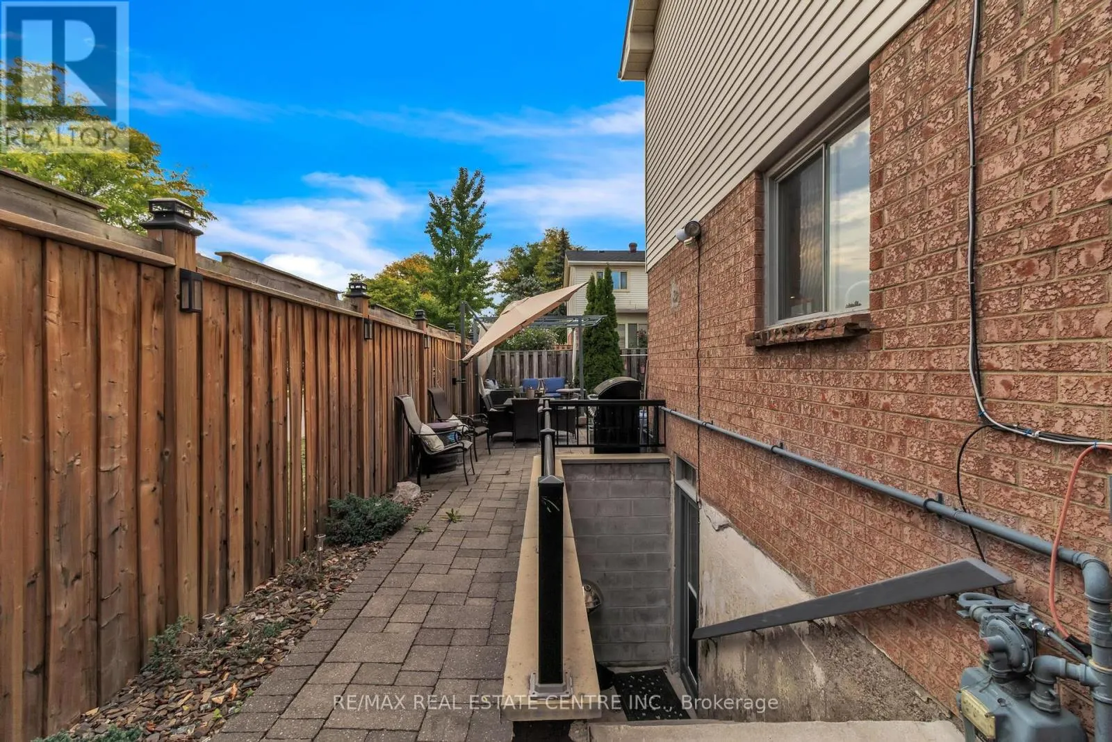 23 OLEANDER CRESCENT N