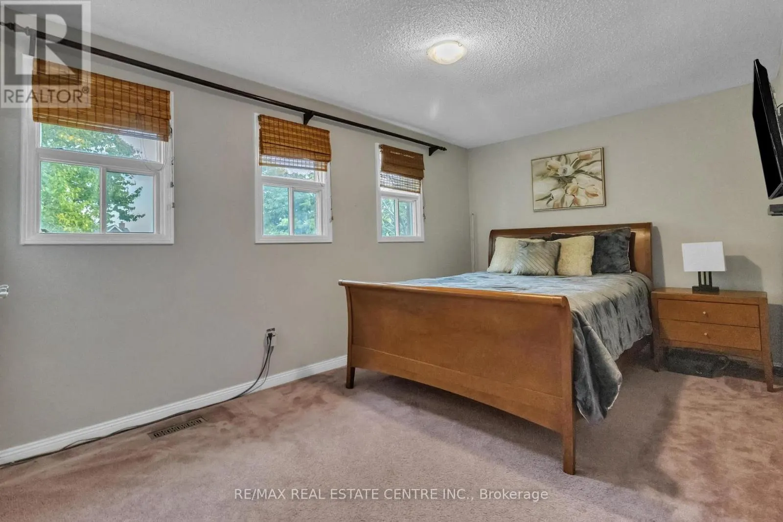23 OLEANDER CRESCENT N