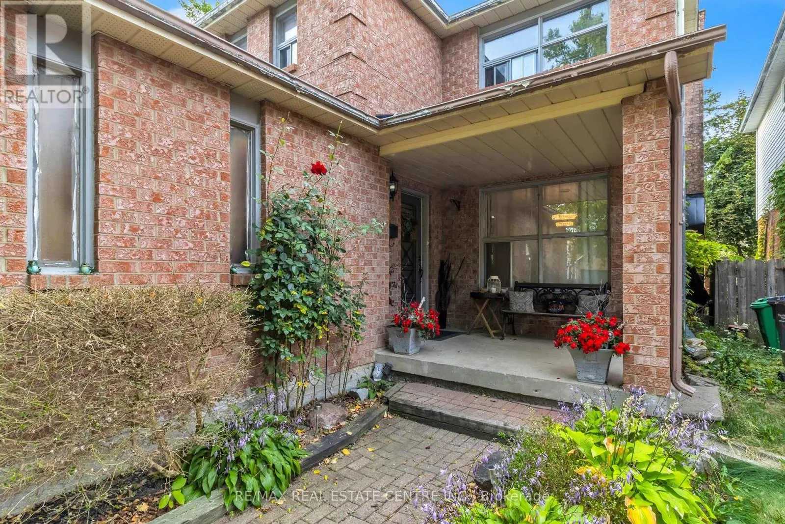 23 OLEANDER CRESCENT N