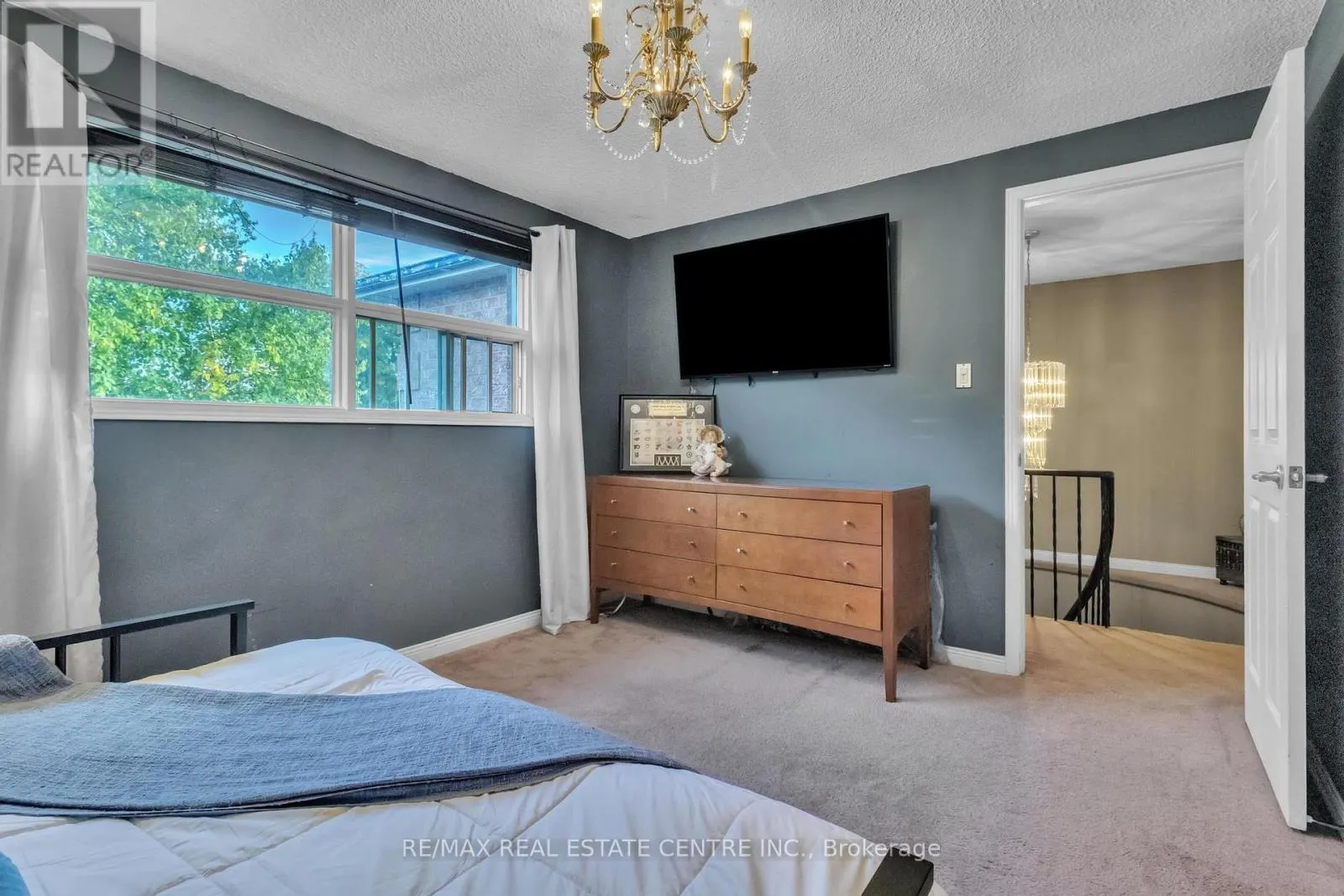 23 OLEANDER CRESCENT N