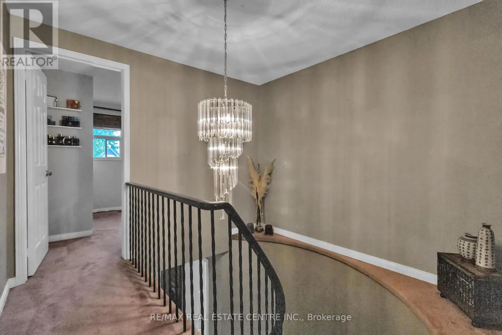 23 OLEANDER CRESCENT N