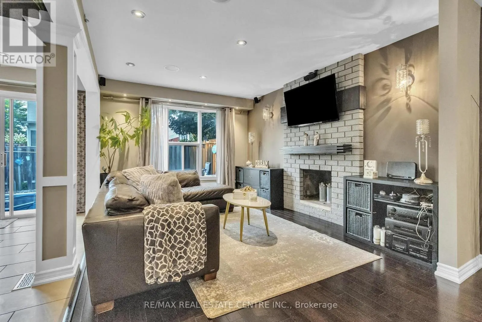 23 OLEANDER CRESCENT N