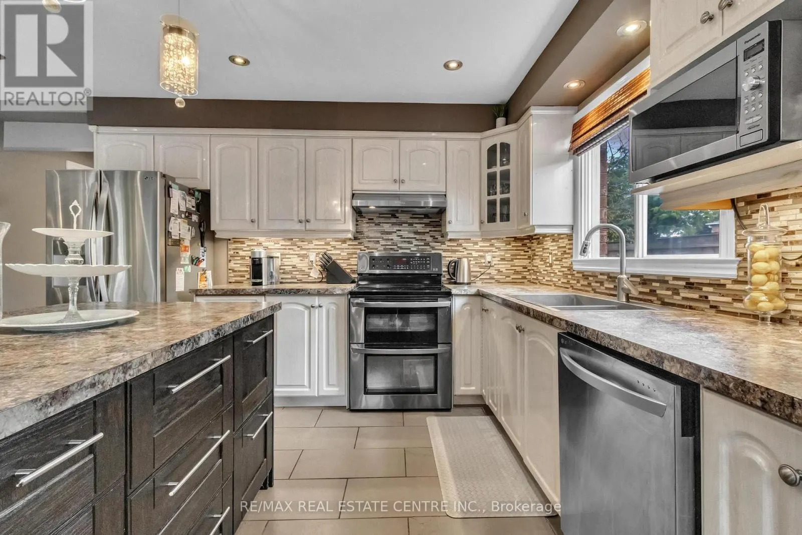23 OLEANDER CRESCENT N
