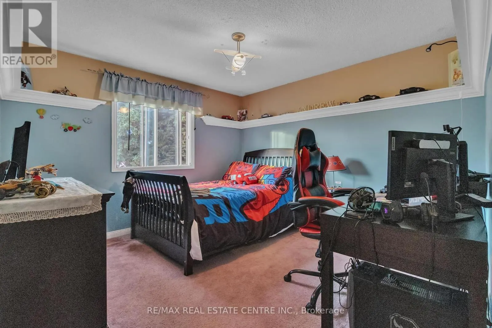 23 OLEANDER CRESCENT N