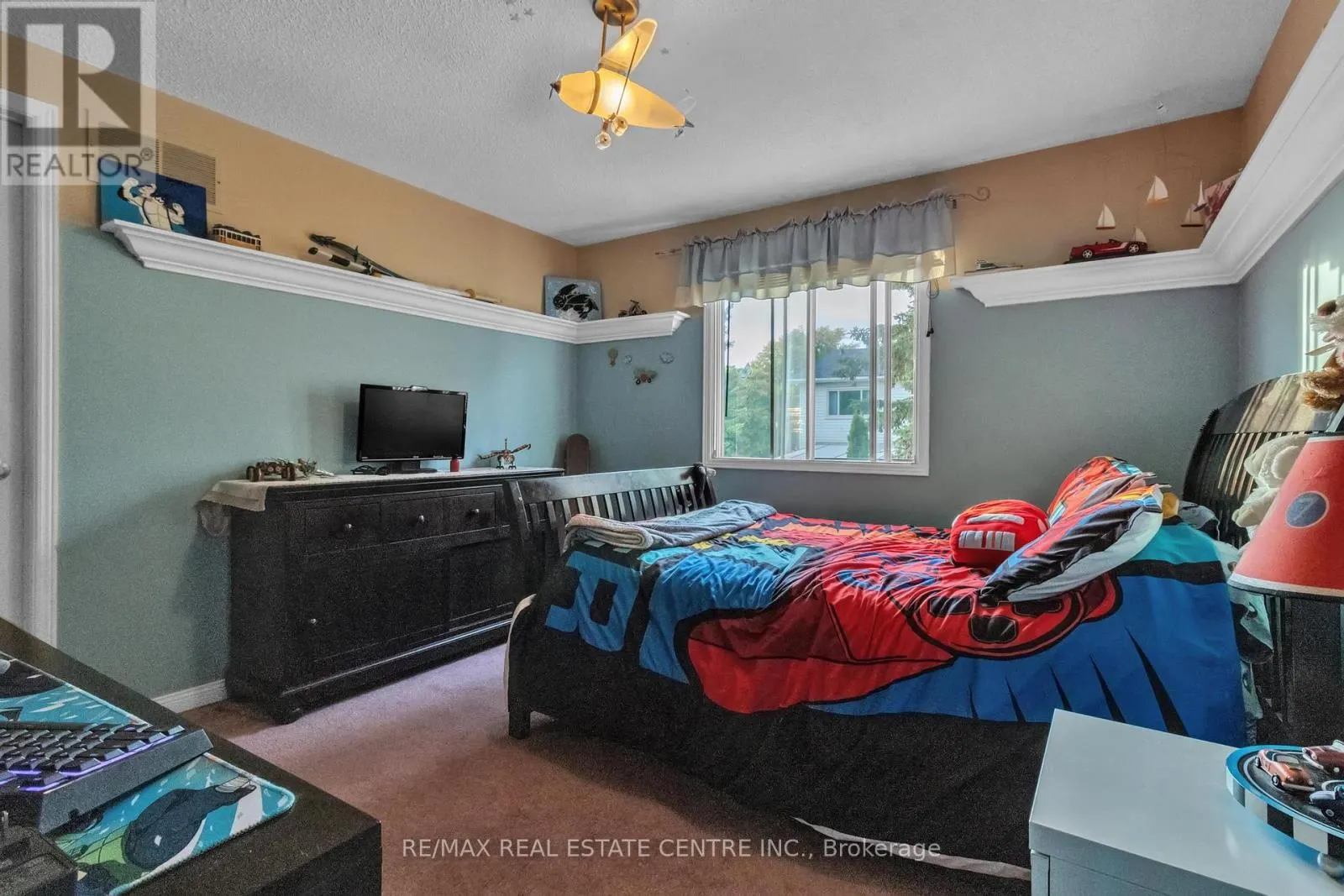 23 OLEANDER CRESCENT N