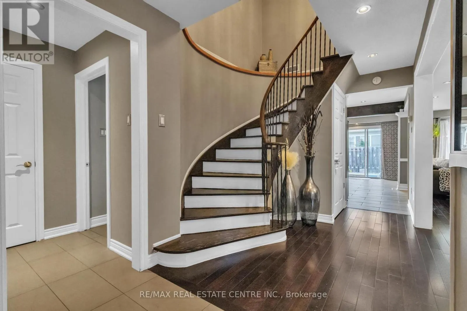 23 OLEANDER CRESCENT N