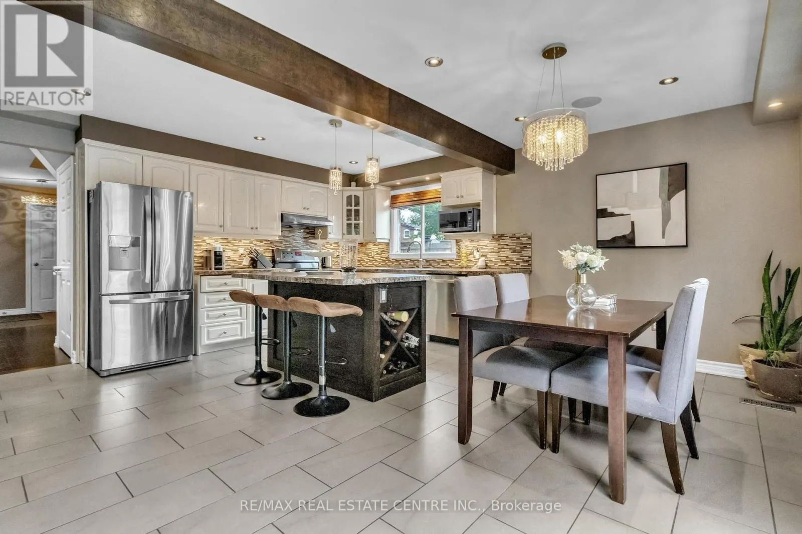 23 OLEANDER CRESCENT N