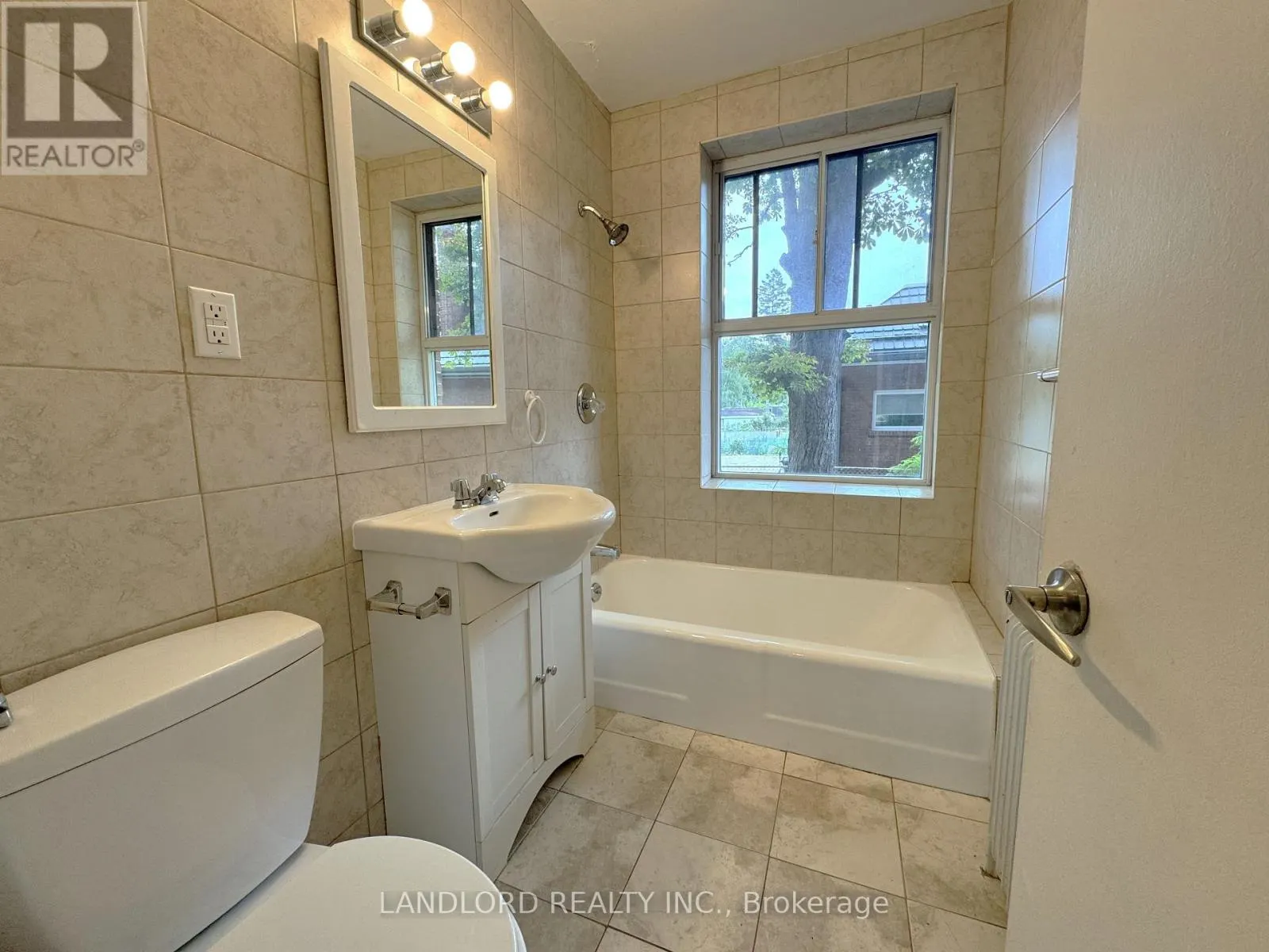 4 - 2696 LAKE SHORE BOULEVARD W