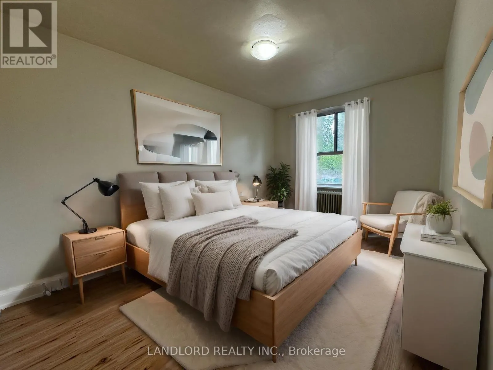 4 - 2696 LAKE SHORE BOULEVARD W