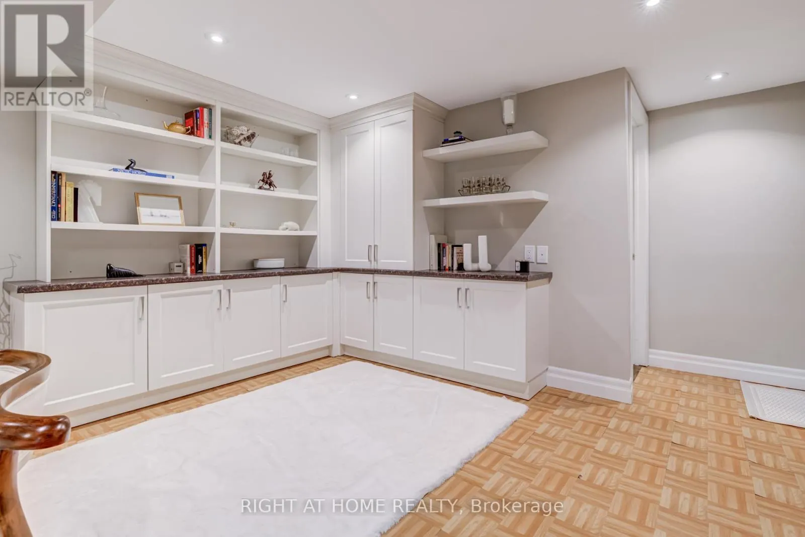 9 - 2067 MARINE DRIVE