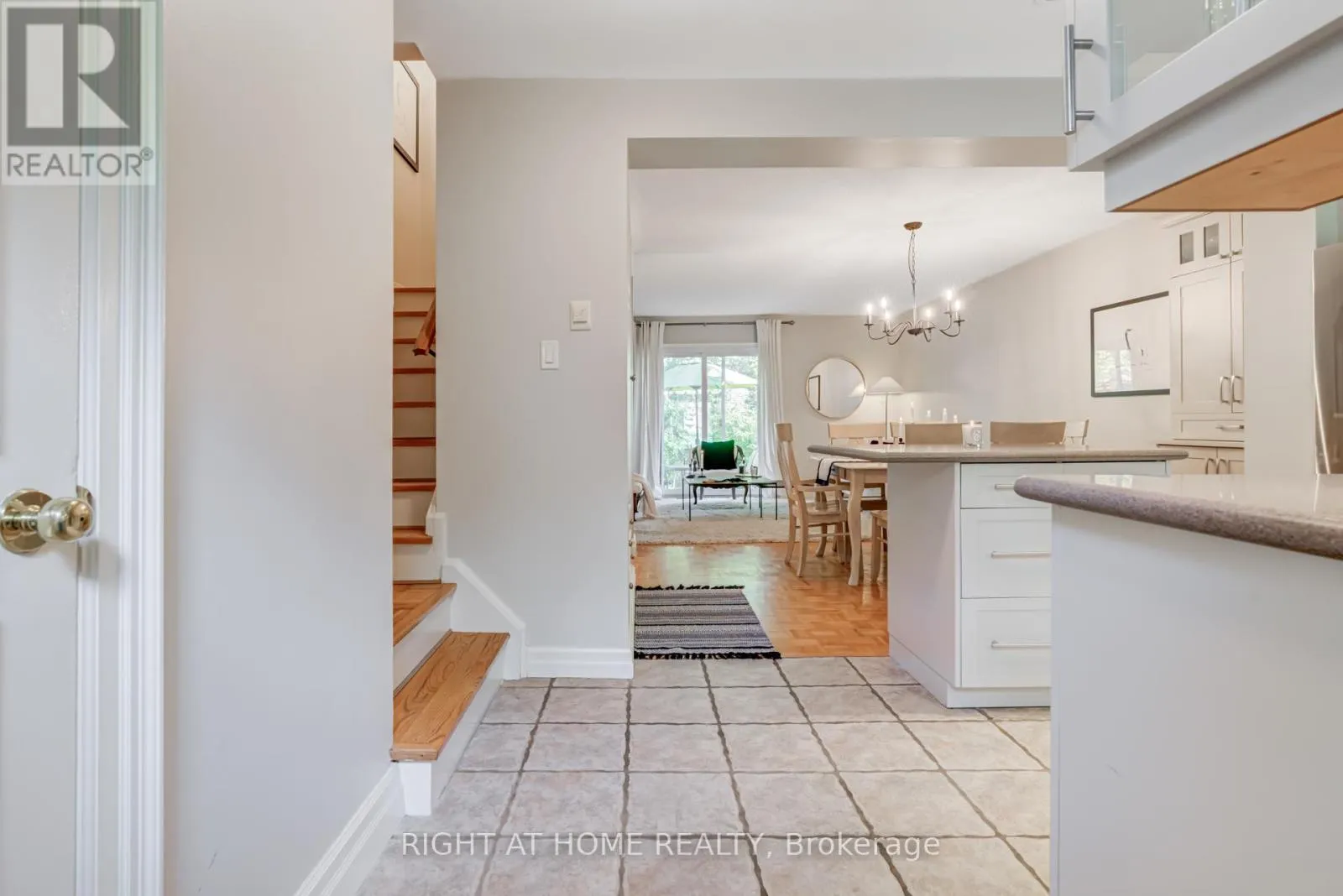 9 - 2067 MARINE DRIVE